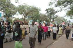 16days_2012_80_20131118_1001400578